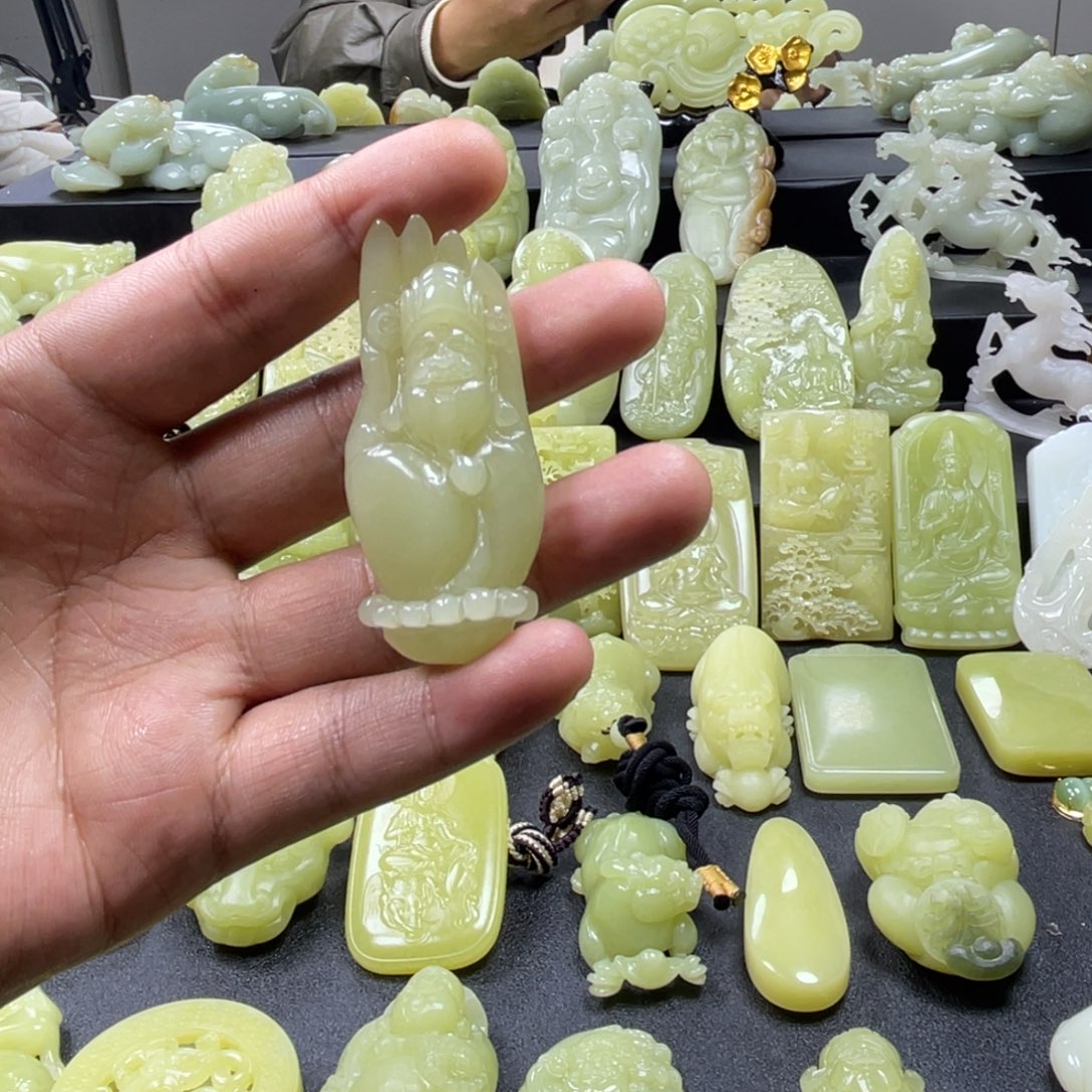 和田玉（黄玉）未镶嵌颈饰