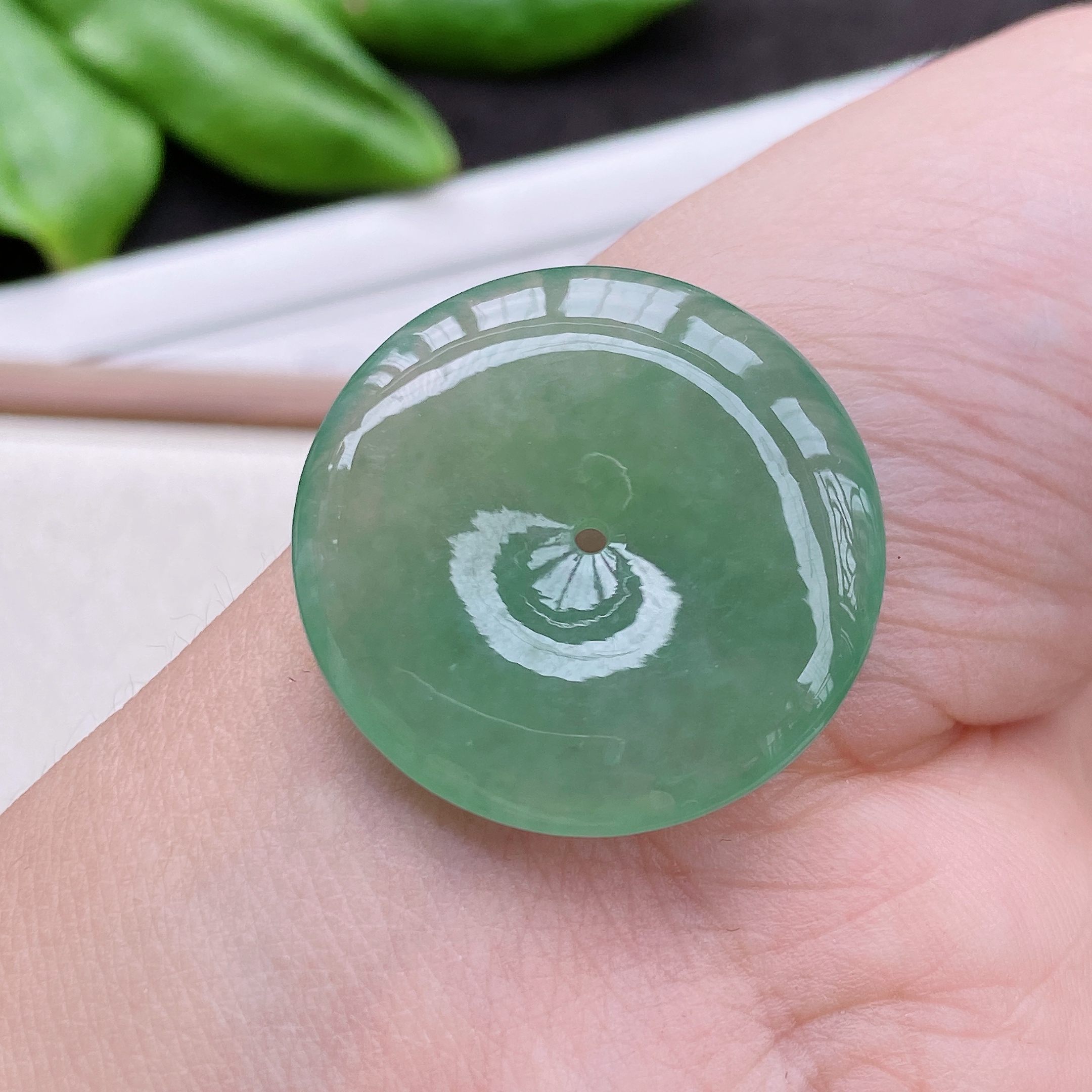 天然翡翠A货冰糯种满绿胶感平安扣