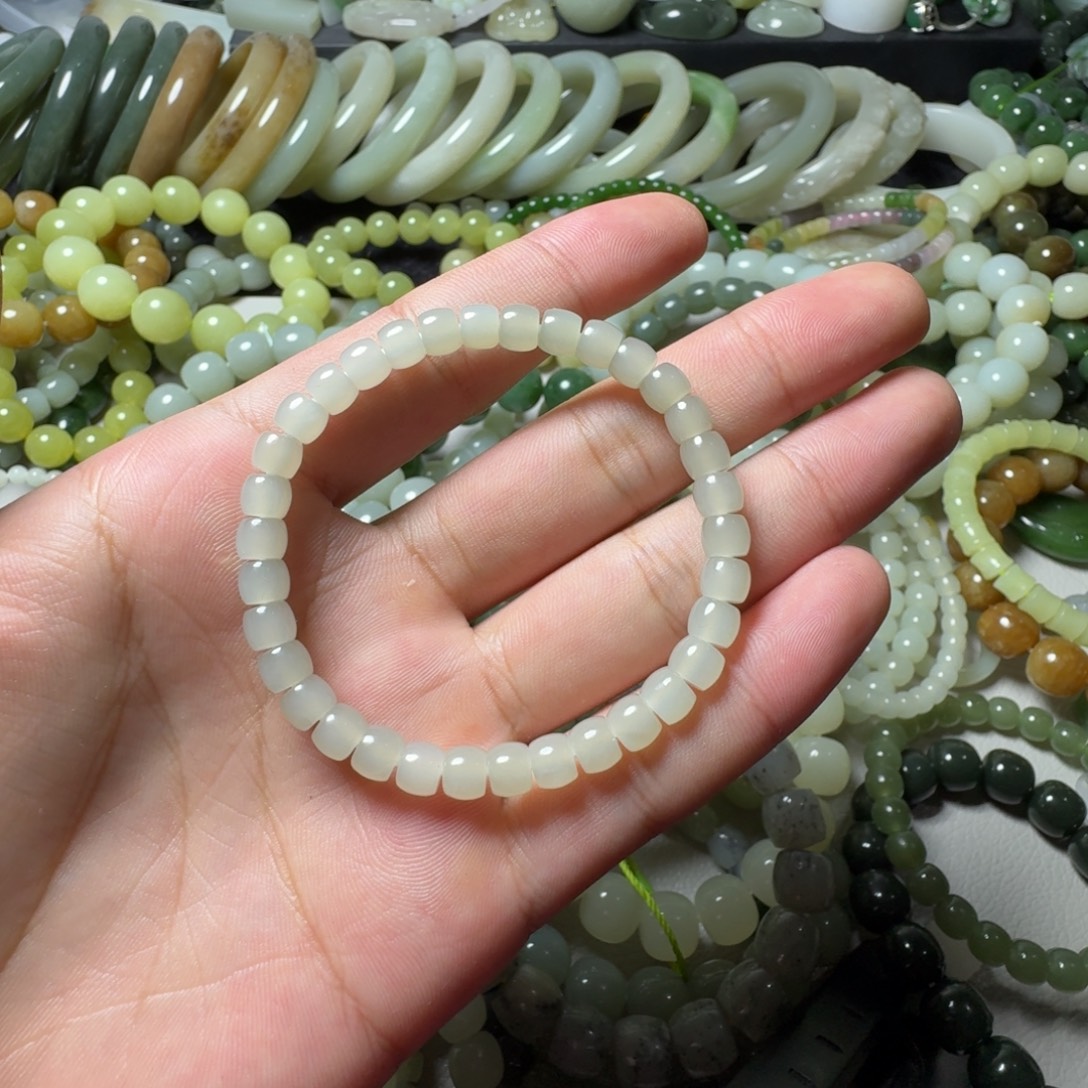 和田玉未镶嵌手串