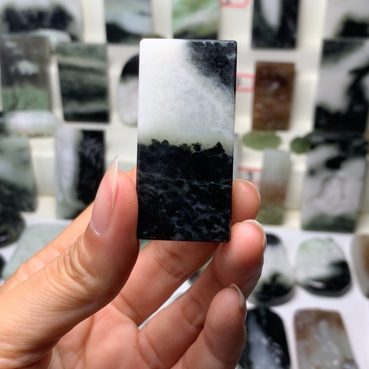 独山玉未镶嵌颈饰