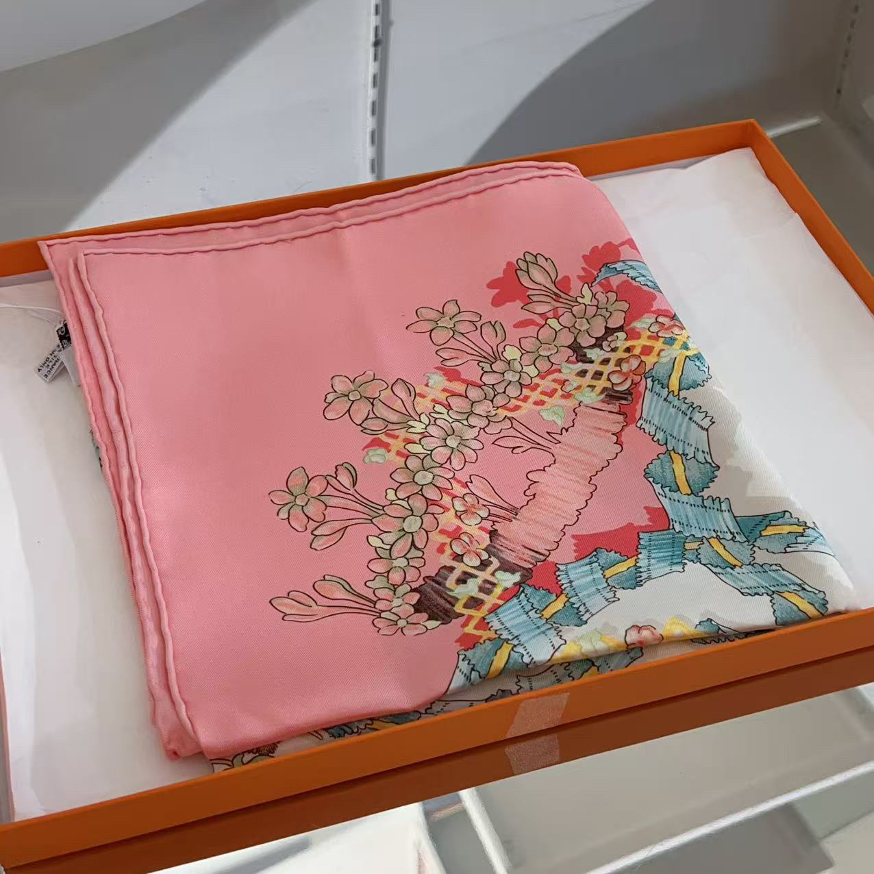 未使用 Hermes/爱马仕 巴黎春天百货 90cm 丝巾/0143