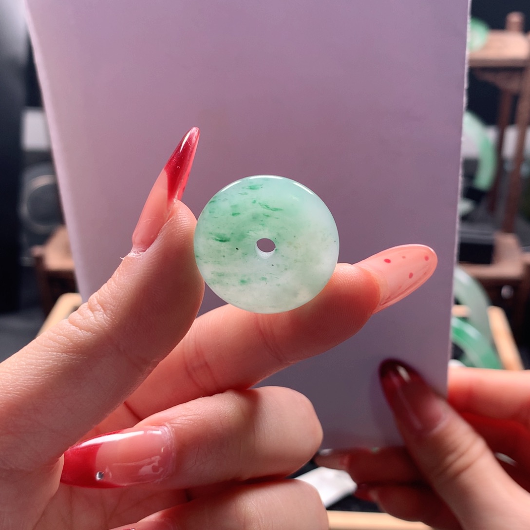 石英质玉吊坠未镶嵌