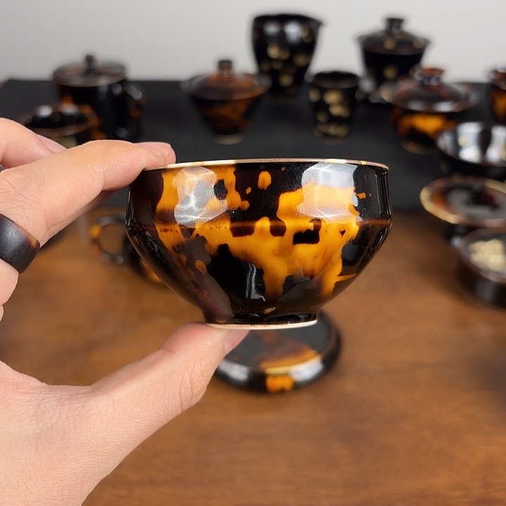 海***棠瓷玳瑁釉折肩主人杯