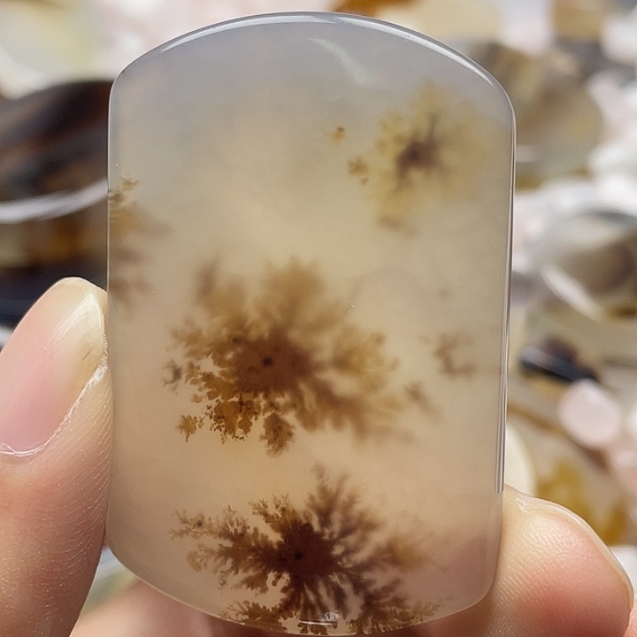 所***成玛瑙/玉髓未镶嵌颈饰