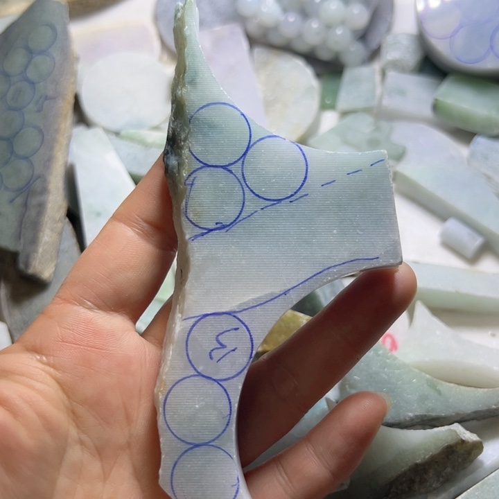 翡翠未镶嵌颈饰翡翠片料