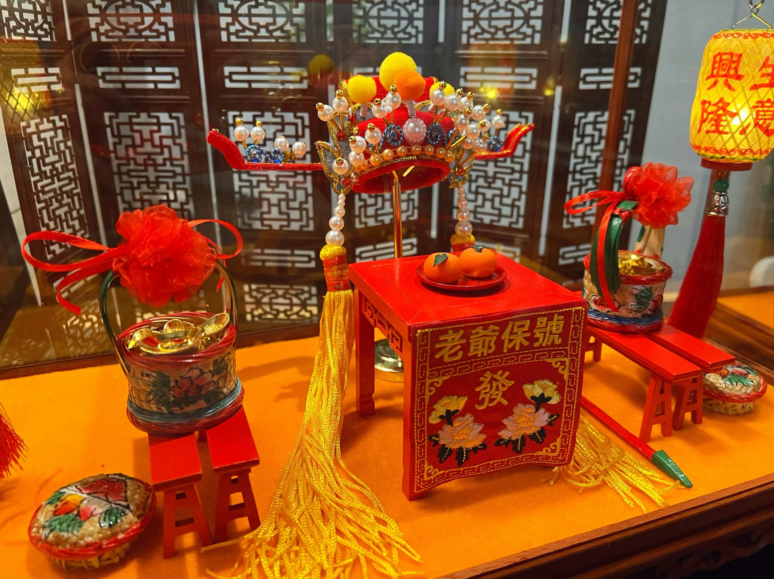 花喜家潮汕传统迷你财神爷帽竹编小灯笼八仙桌新年节日礼品摆件