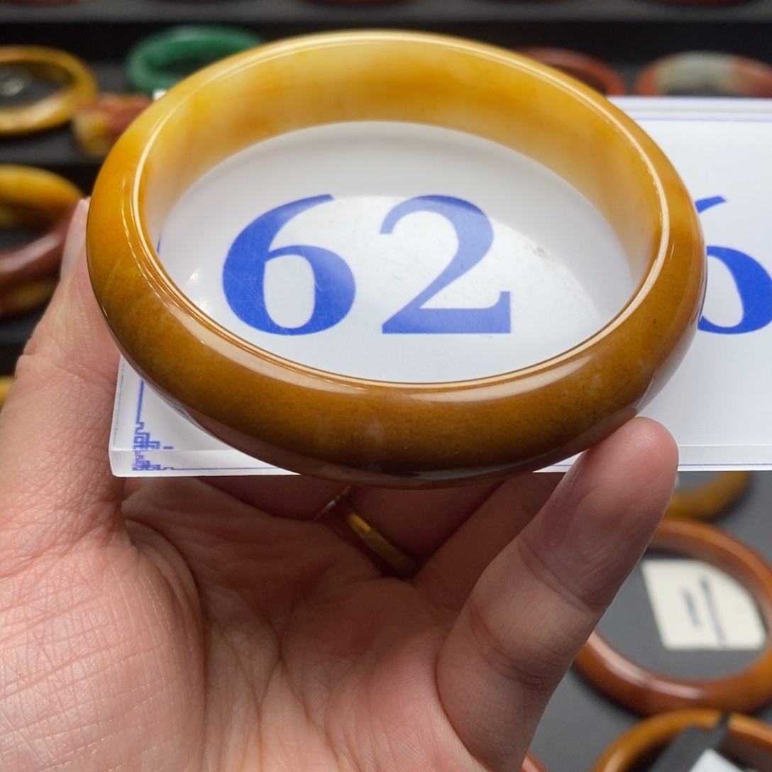 石英质玉（黄龙玉）手镯未镶嵌