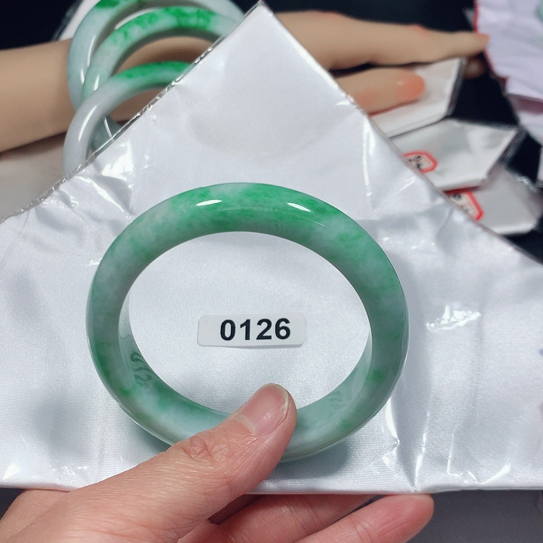 翡翠手镯未镶嵌天然缅甸A货翡翠手镯