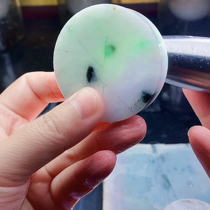 翡翠未镶嵌颈饰毛料31