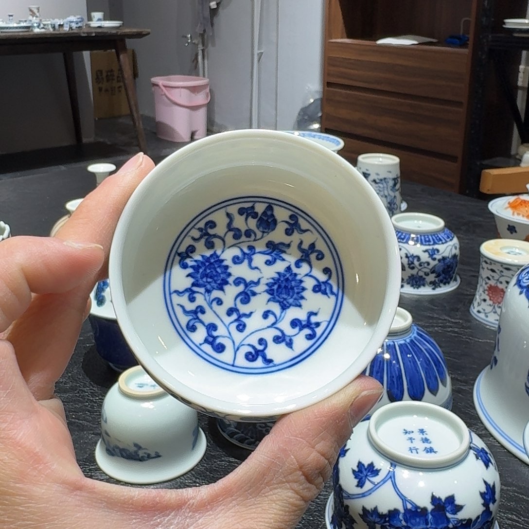 青***涧景德镇陶瓷。       