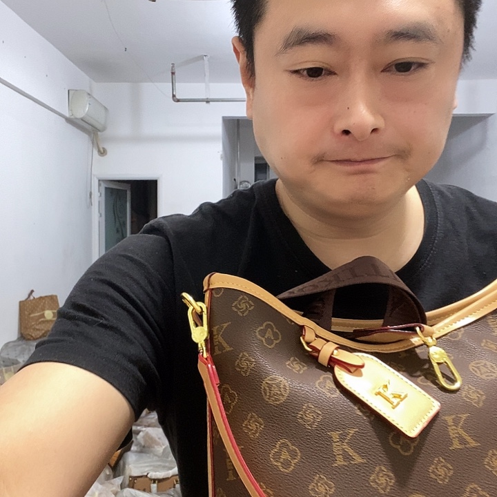 鳄鱼皮（革）犏牛皮（革）