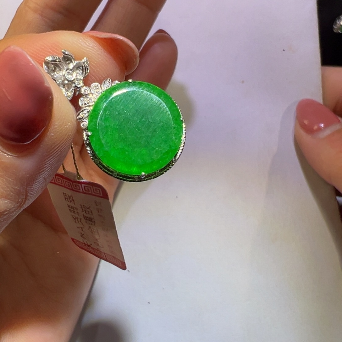 翡翠颈饰18K金镶嵌吊坠