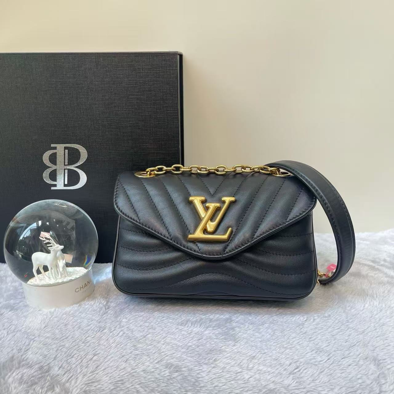 95新 LouisVuitton/路易威登 黑金全皮New Wave屁股包/330848