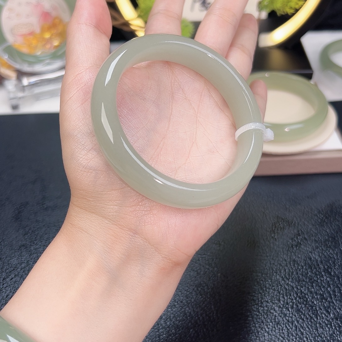 东陵石未镶嵌手镯