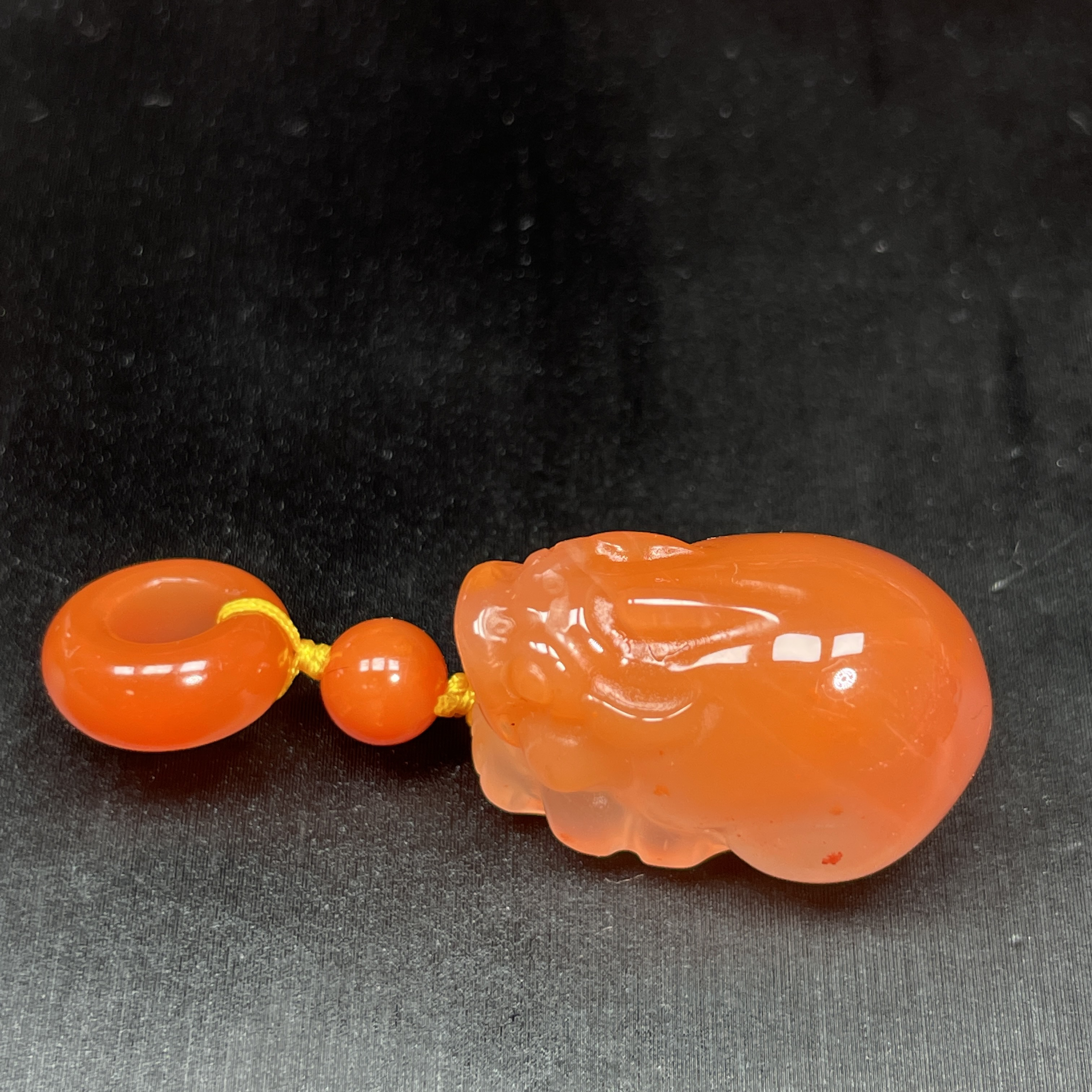精品南红配饰貔貅提溜，颜色红润，尺寸14.5x22.5x13mm