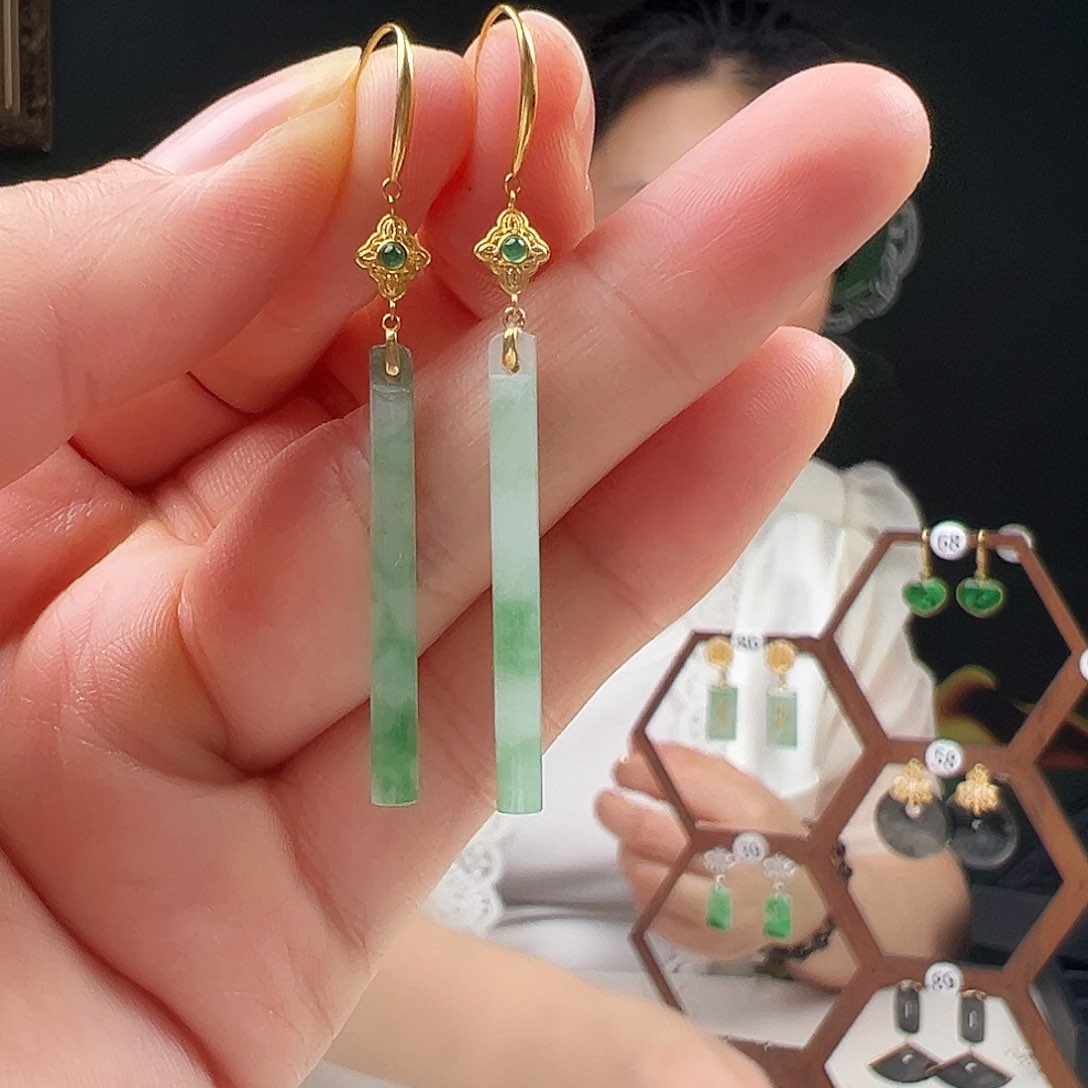 翡翠18K金镶嵌耳饰天然翡翠