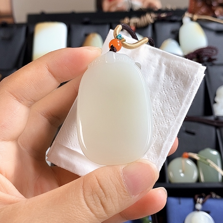 ღ***ღ和田玉未镶嵌颈饰