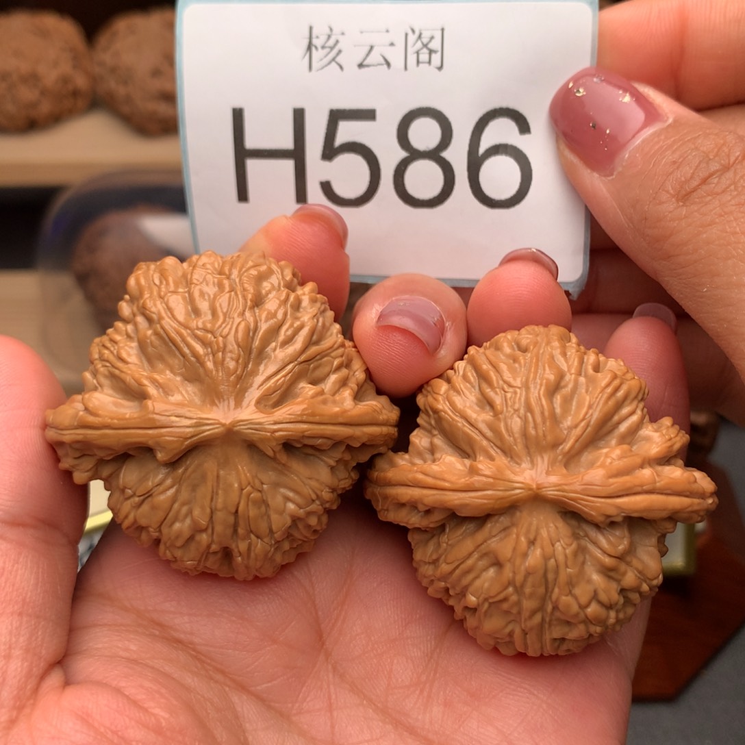 文玩核桃把件46.5球白