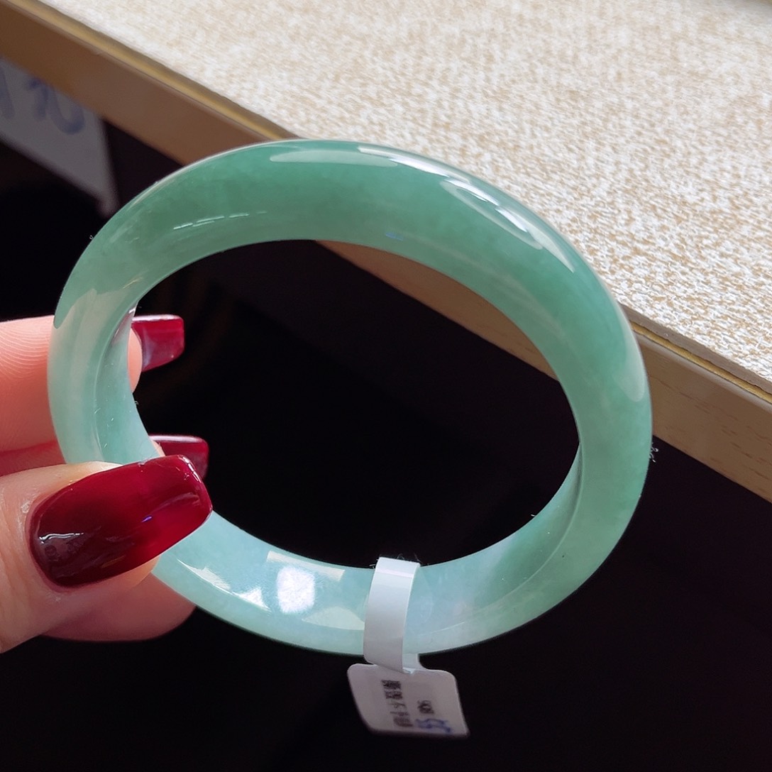 翡翠手镯未镶嵌手镯