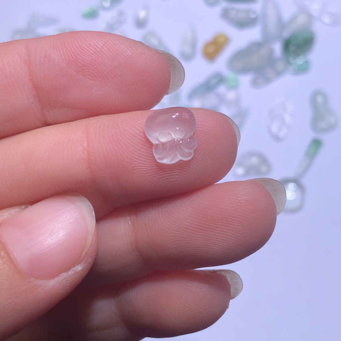 翡翠未镶嵌颈饰章鱼