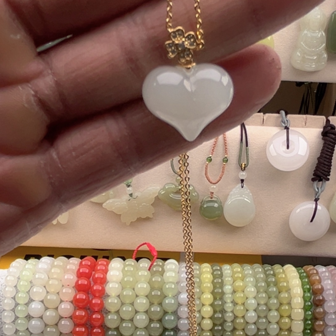 和田玉未镶嵌颈饰