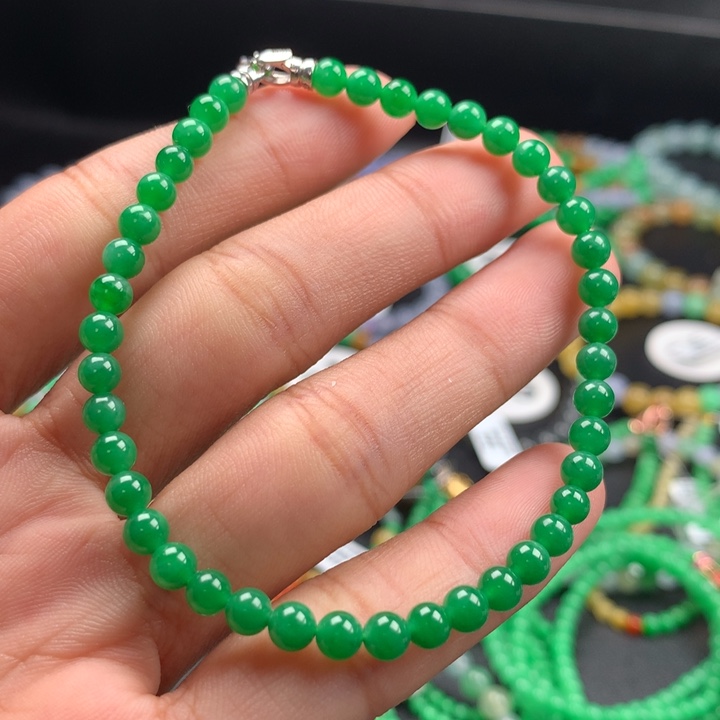 翡翠手镯未镶嵌卡