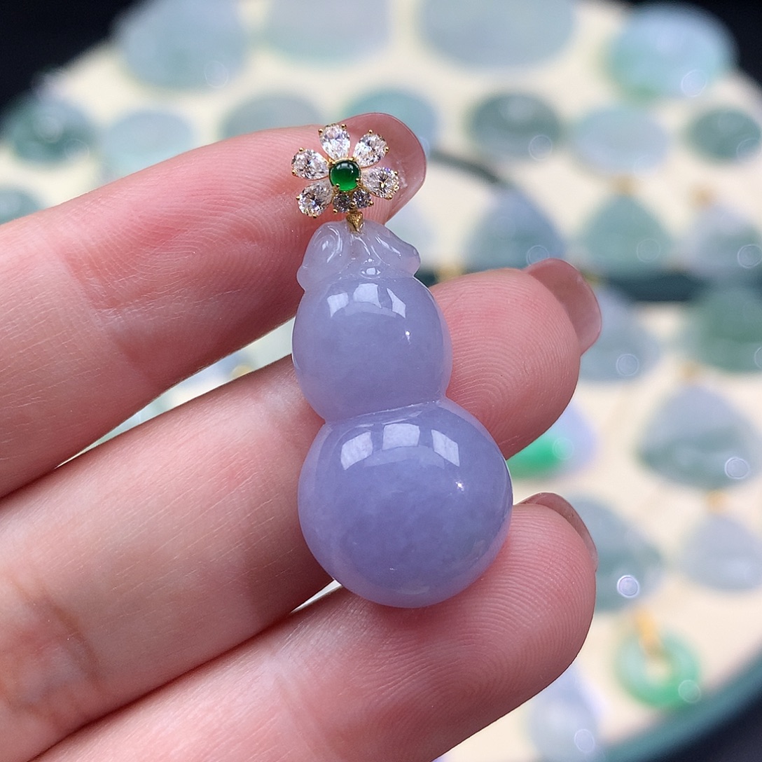 翡翠18K金镶嵌颈饰葫芦