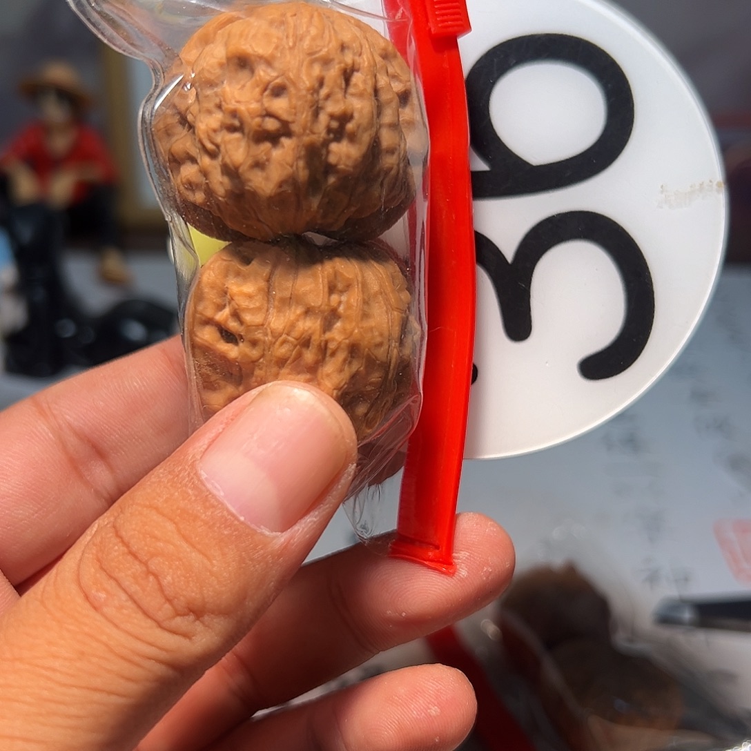 我***疼文玩核桃，白色36号
