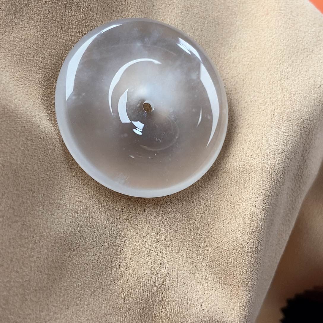 石英质玉颈饰未镶嵌抖****?