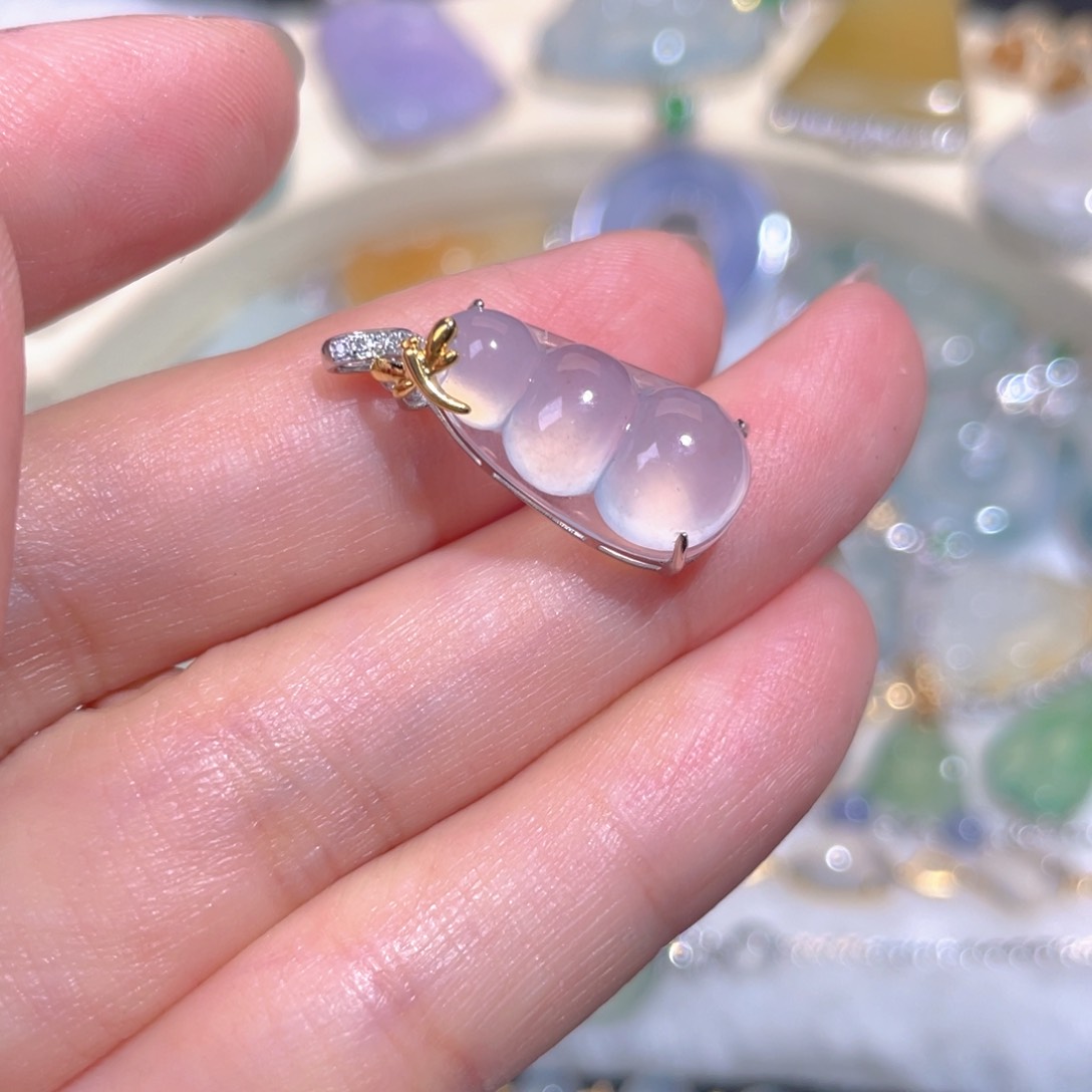 翡翠18K金镶嵌颈饰翡翠