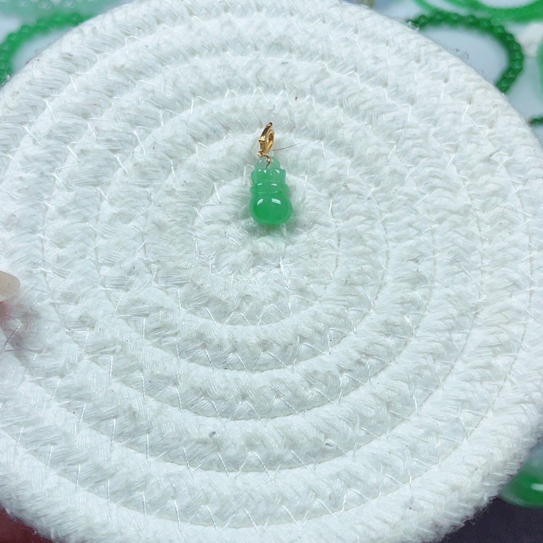 杏***雨翡翠18K金镶嵌手链天然缅甸翡翠A货卡