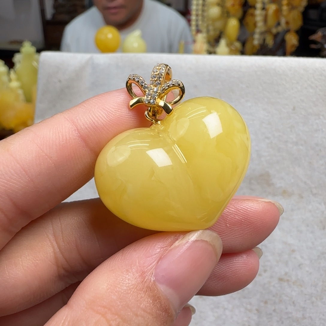 蜜蜡未镶嵌珠宝奇石