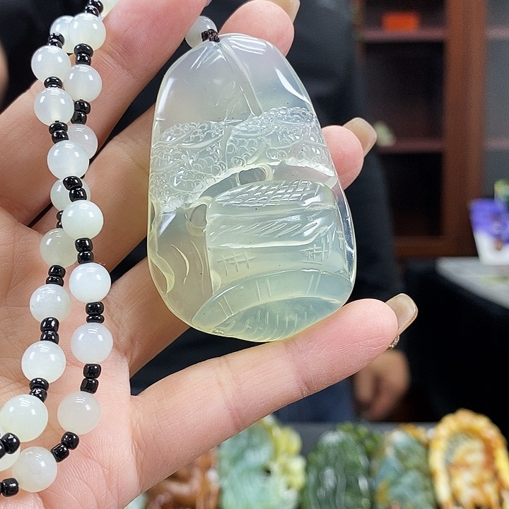 蛇纹石玉吊坠未镶嵌