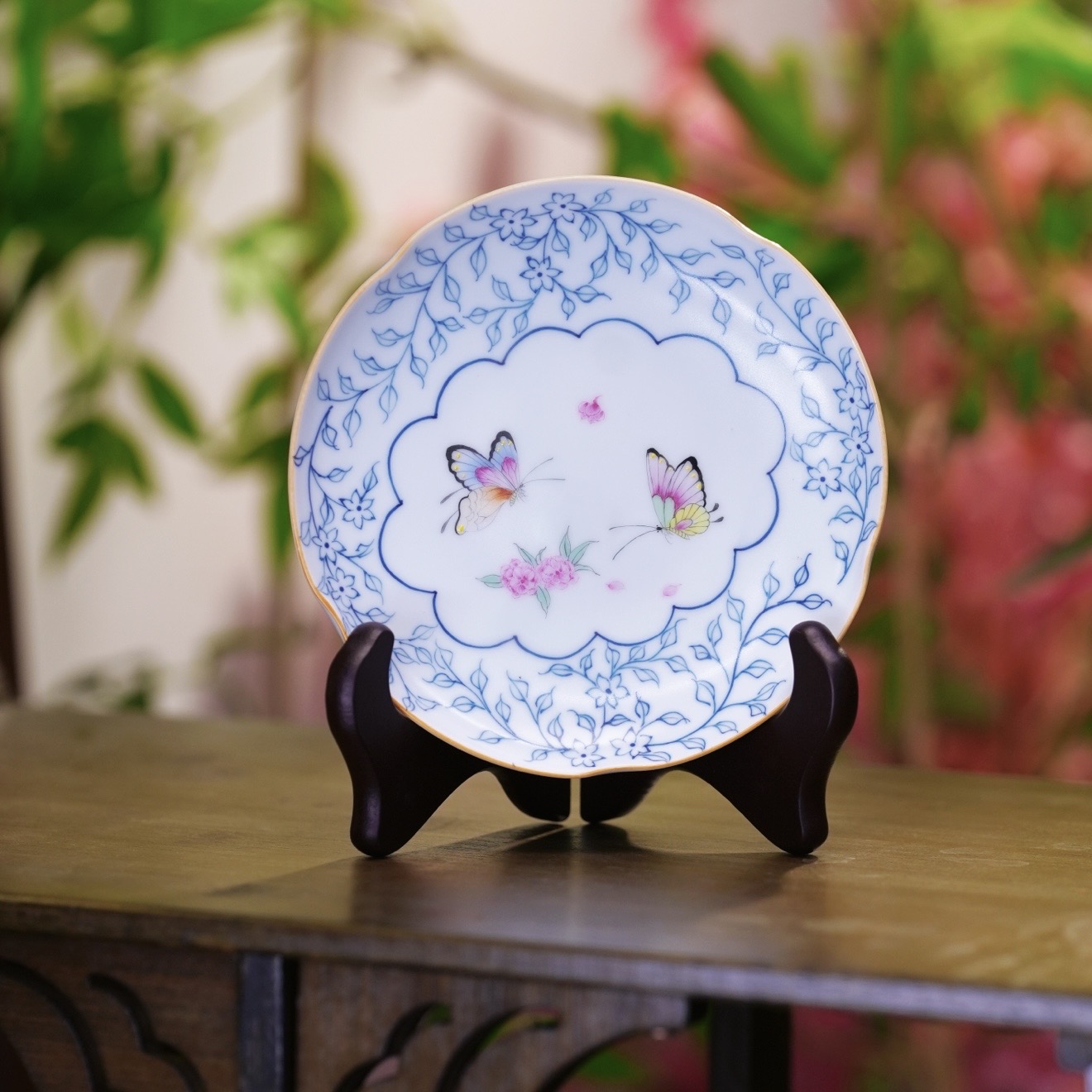 【华箐堂】景德镇-斗彩纯手绘开窗蝴蝶壶承（直径15cm）