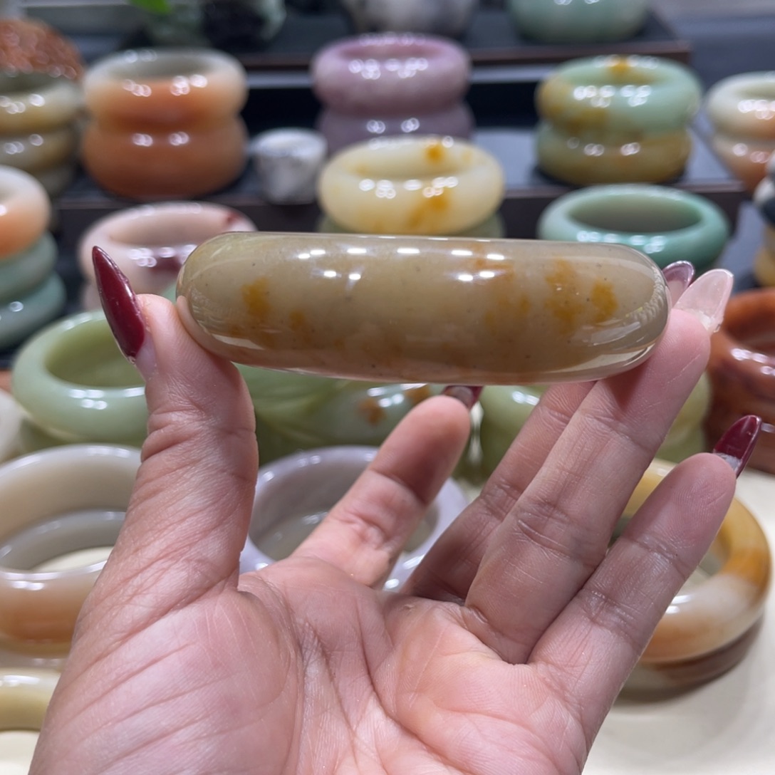 未镶嵌手镯石英岩玉