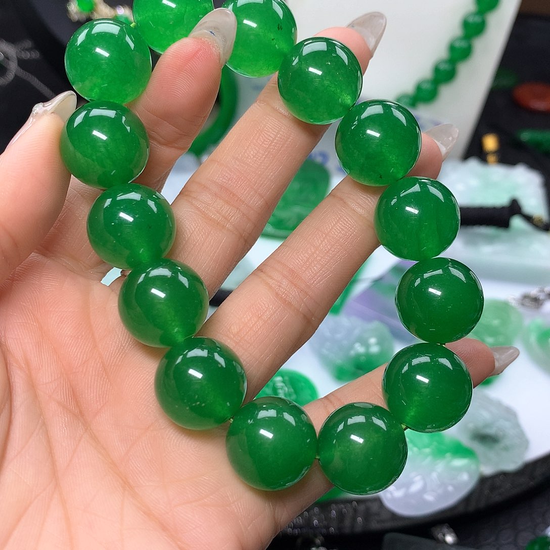 翡翠吊坠(赠链)未镶嵌