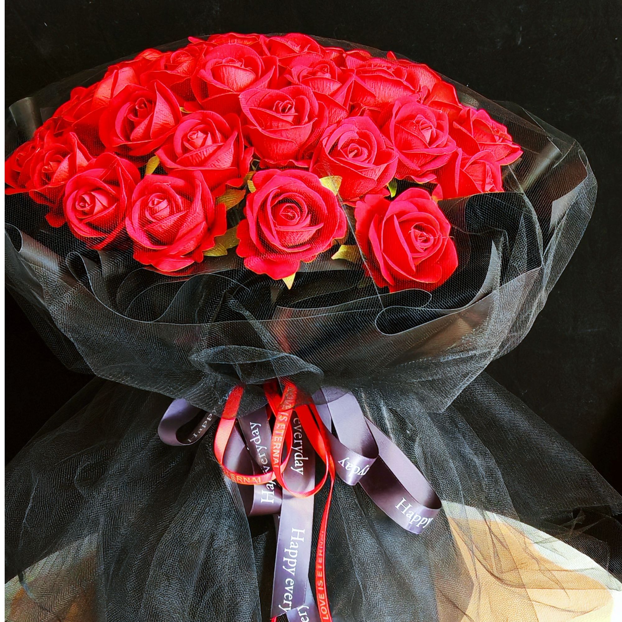经典红玫瑰花束33支经典花束盖纱送女友老婆表白纪念日