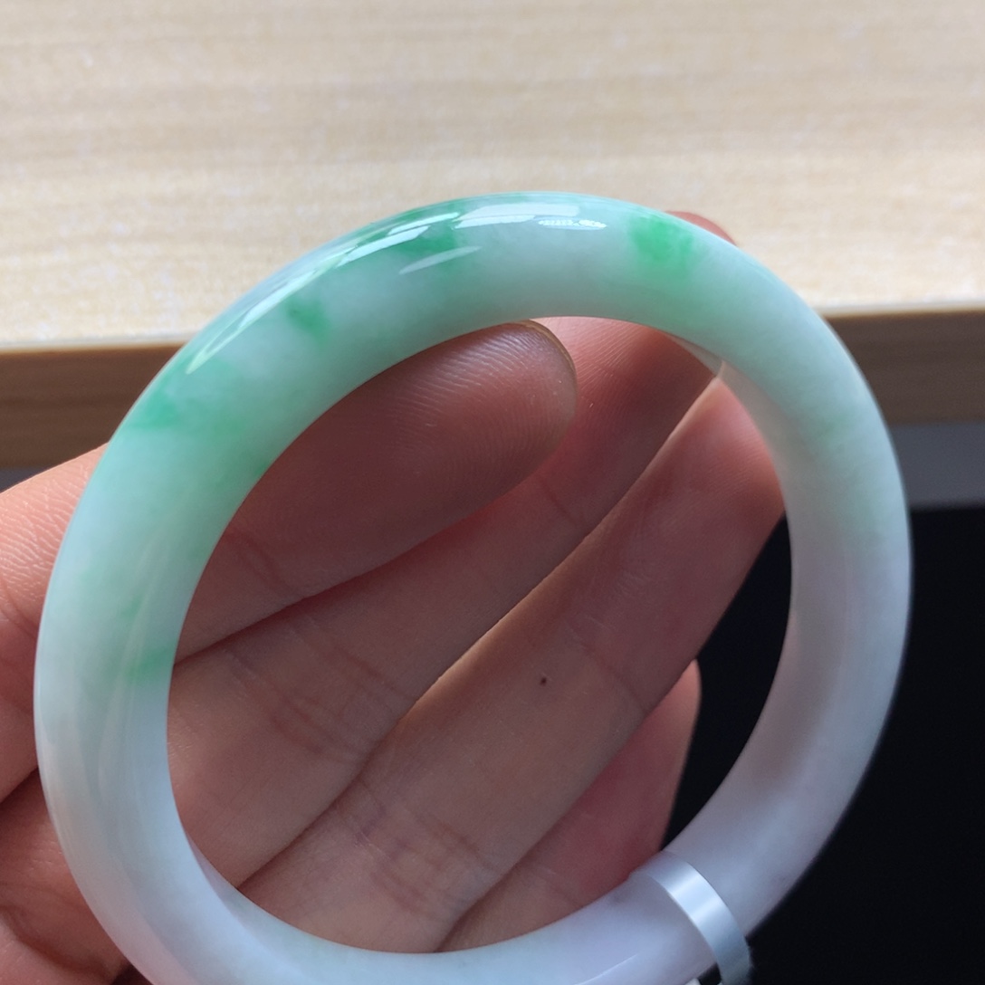 未镶嵌手镯翡翠手镯