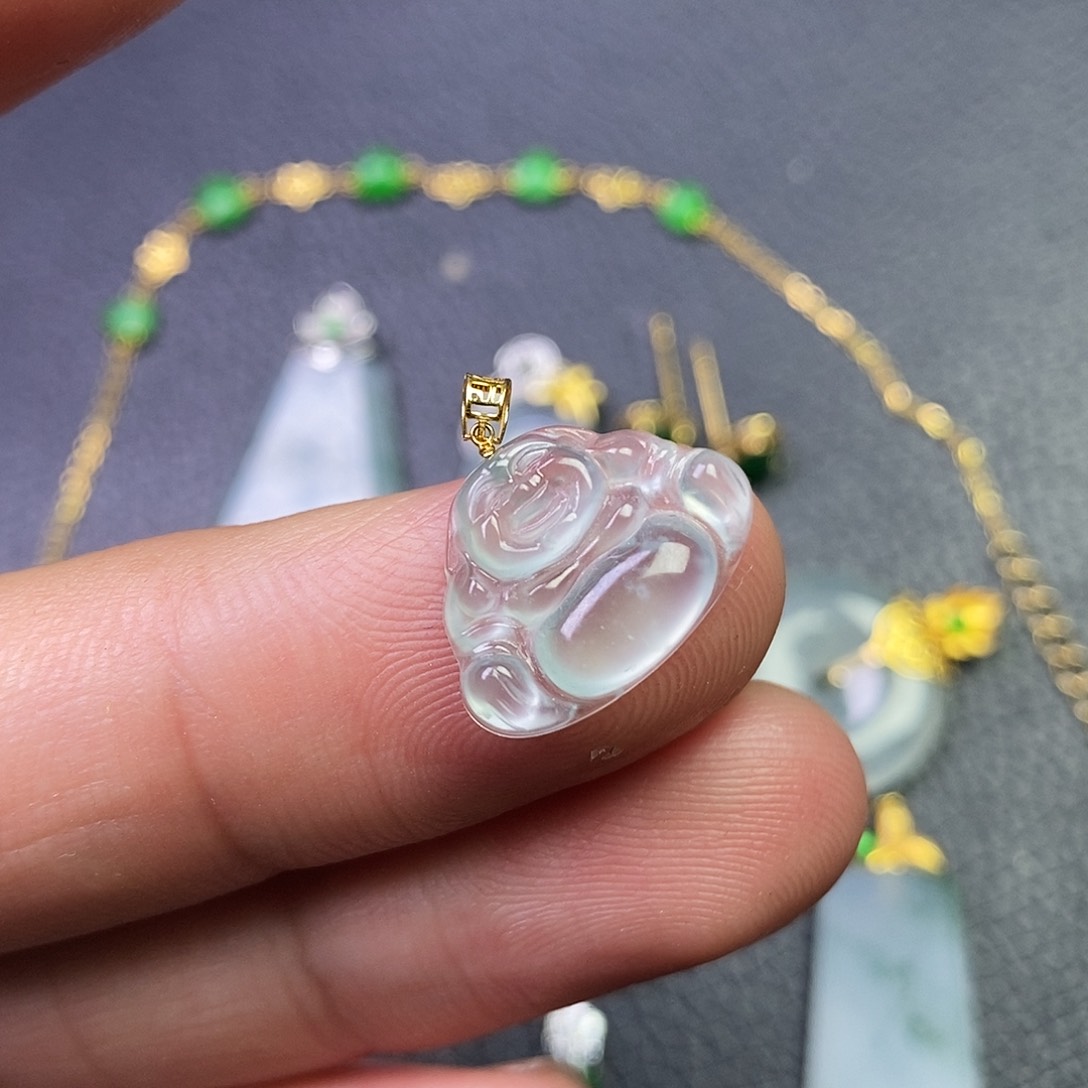 颈饰18K金镶嵌翡翠