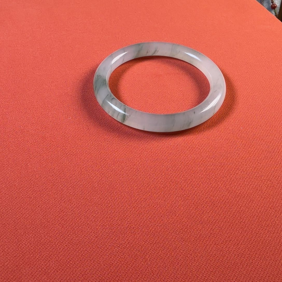 巴***主石英质玉未镶嵌手镯