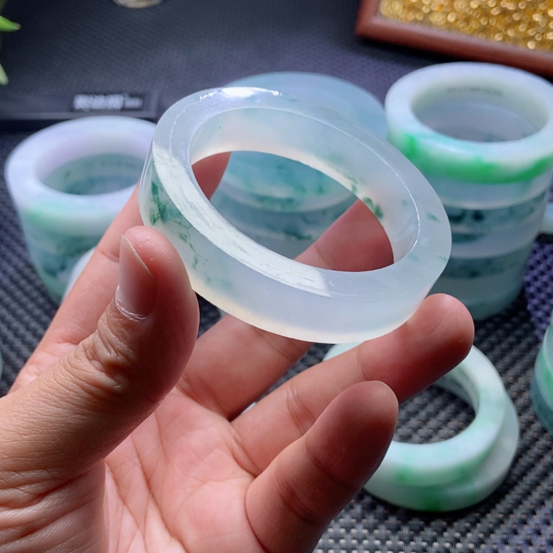 *****定制翡翠未镶嵌手镯