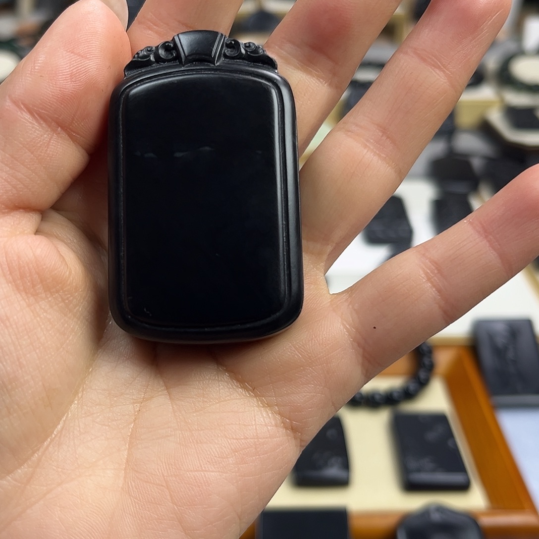 @***叔和田玉（墨玉）未镶嵌颈饰35面包带皮