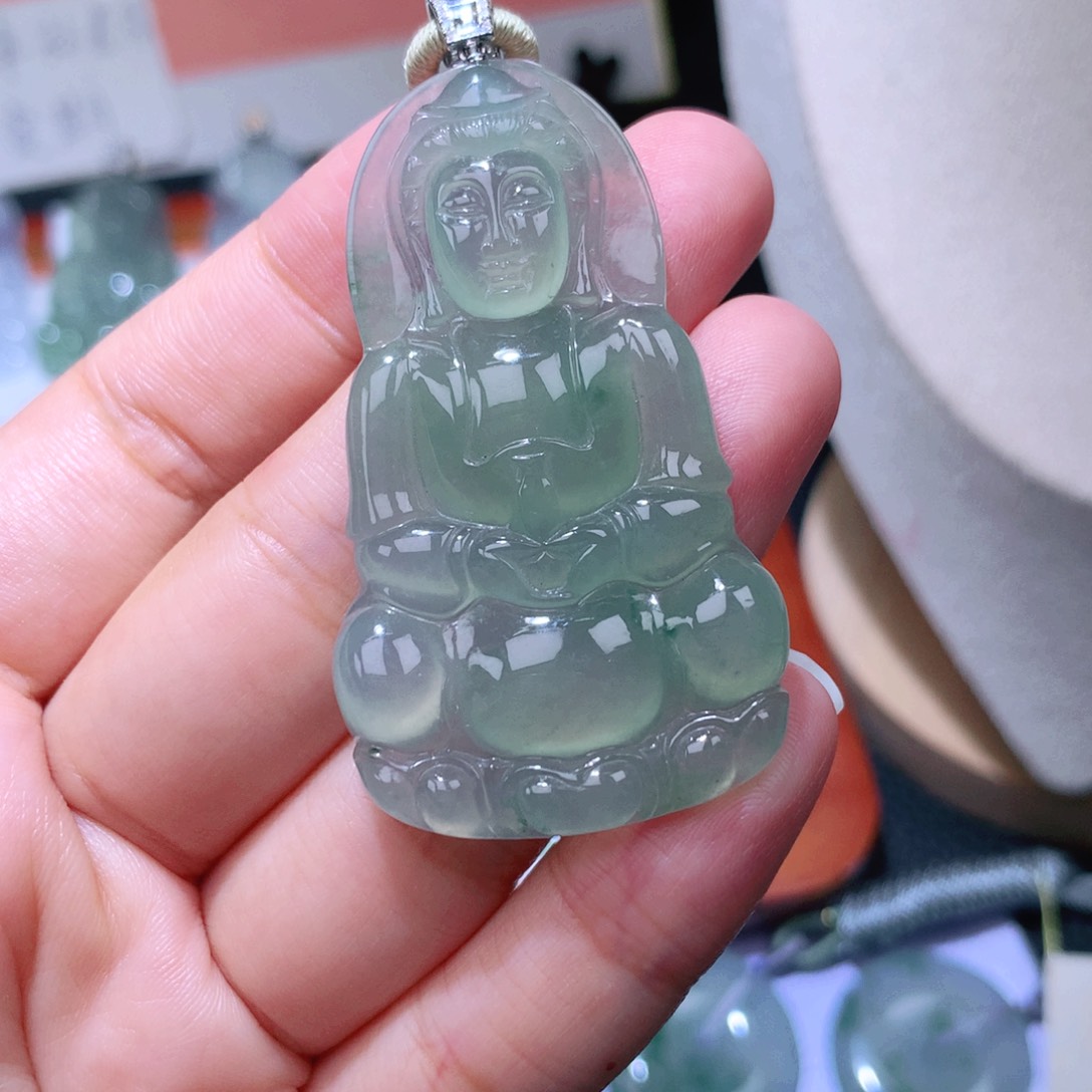 颈饰18K金镶嵌翡翠观音