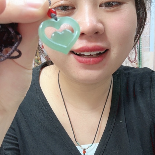 东陵石未镶嵌颈饰微瑕