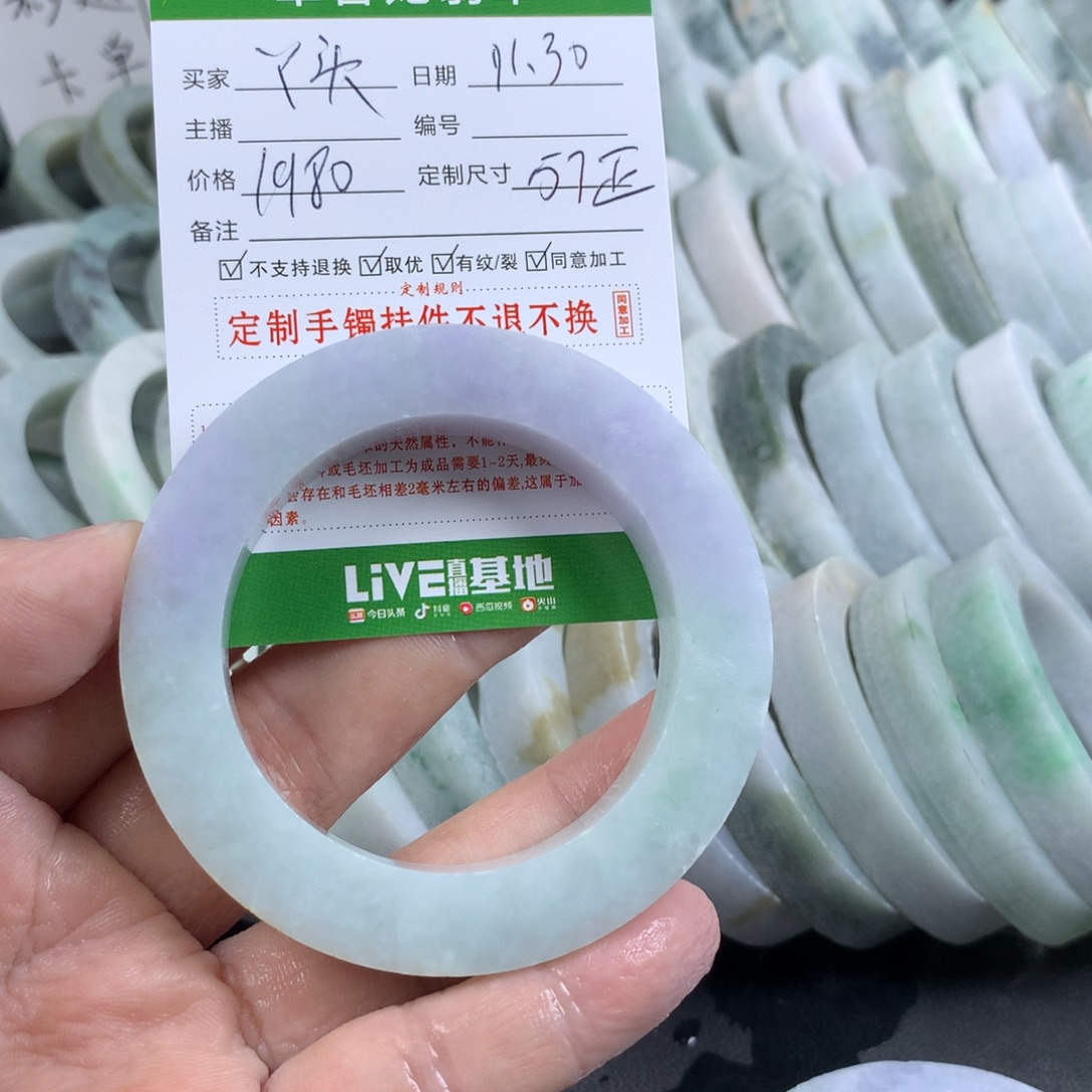丫***头定制翡翠未镶嵌手镯