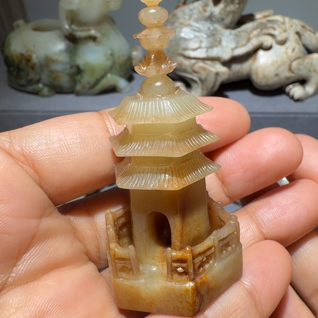 用***8和田玉未镶嵌挂件