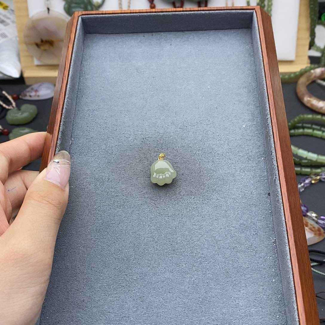 和田玉吊坠(不含链)18K金镶嵌