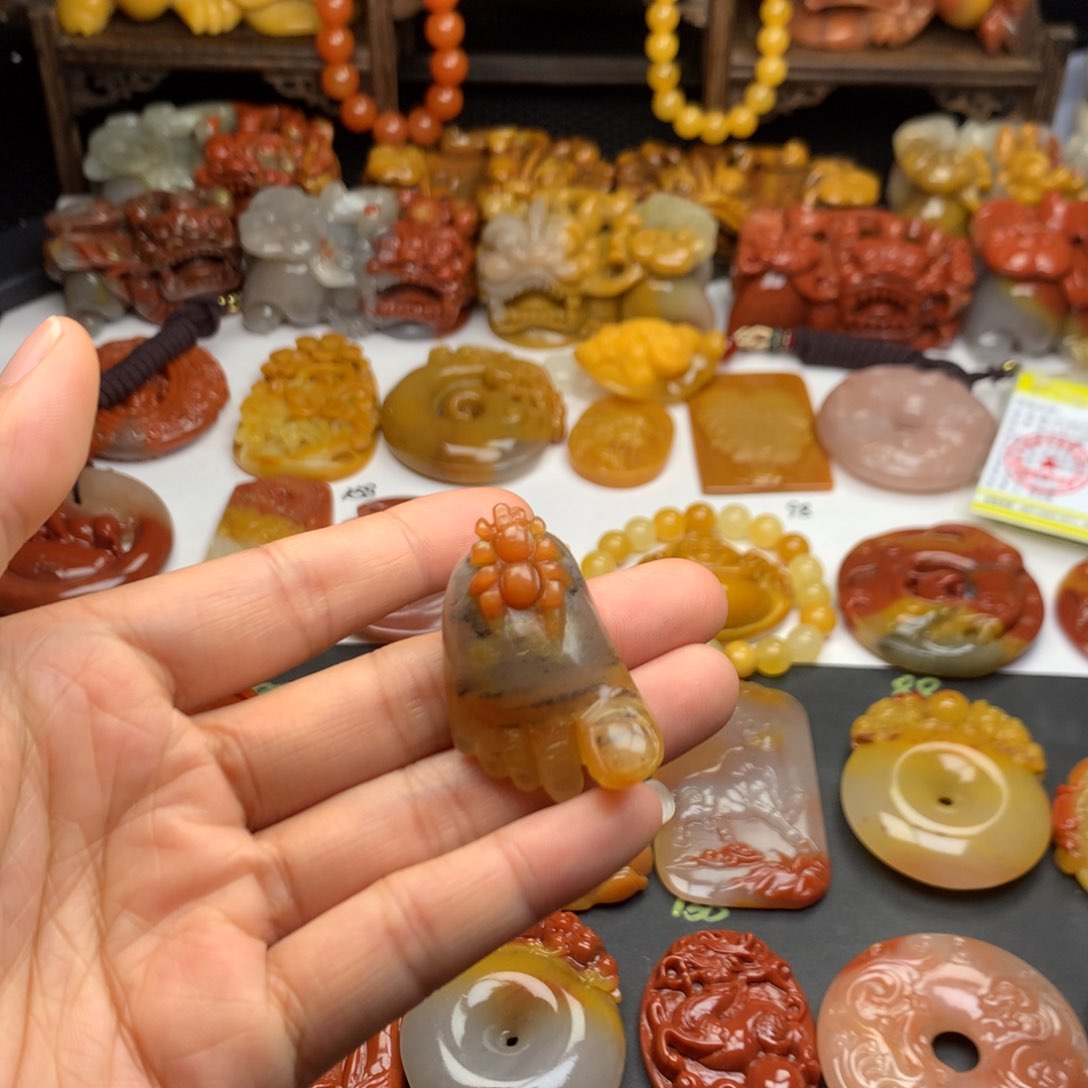 石英质玉（黄龙玉）挂件未镶嵌