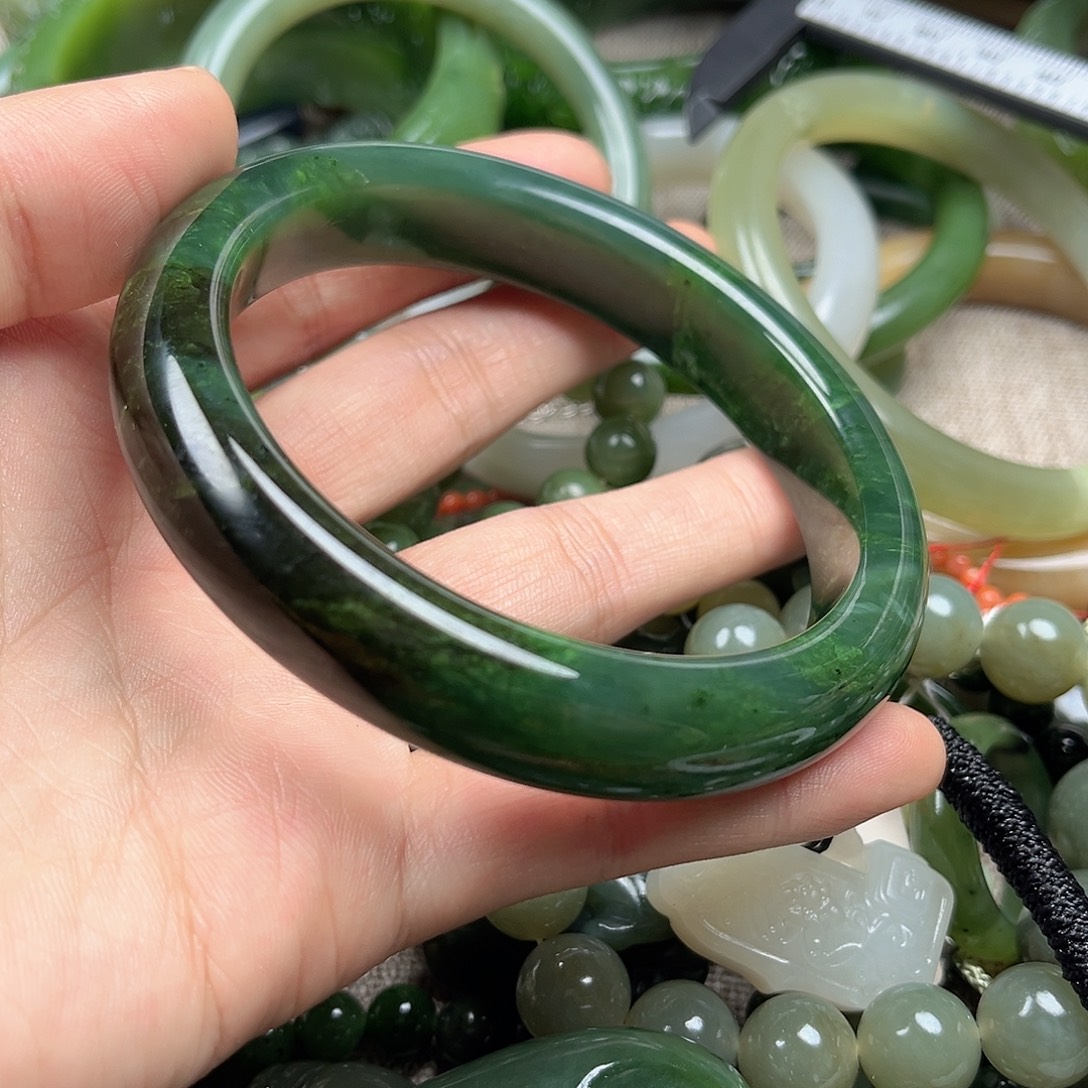 和田玉（碧玉）未镶嵌手镯65