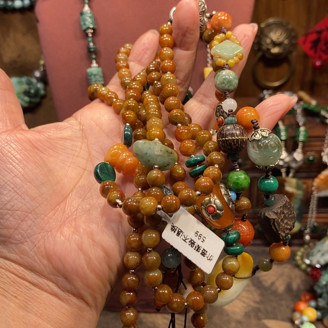 翡翠吊坠(赠链)未镶嵌